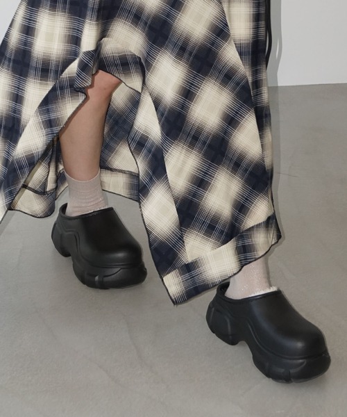 chuclla(チュクラ)の「インナーボア クロッグシューズ chs25a004(その他シューズ・レディース・ブラック/ホワイト・S/M/L)」の7枚目の写真