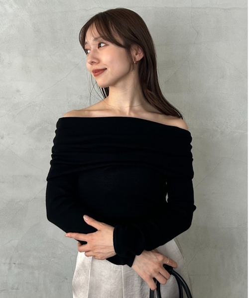 FRAY I.D（フレイアイディー）の「ウールアクリルオフショルプルオーバーニット（ニット/セーター・レディース・ベージュ/ブラック/ブルー・F）」の2枚目の写真