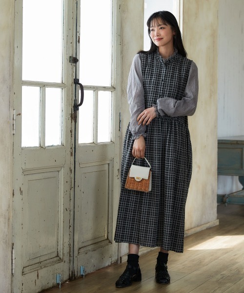 SMILE LAND(スマイルランド)の「<大きいサイズ>シャーリングスタンドカラー裾ラウンドブラウス(シャツ/ブラウス・レディース・杢グレー/ブラック・5L~6L/3L~4L/L~LL)」の8枚目の写真