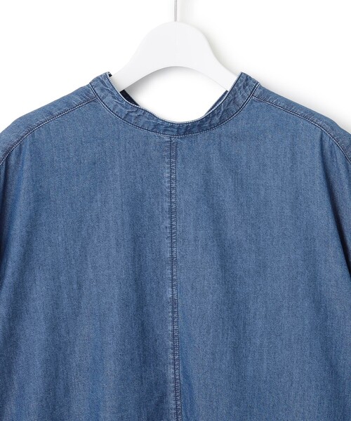 23区(ニジュウサンク)の「【SLOW/一部店舗限定】ライトオンス デニム バックリボン ブラウス(シャツ/ブラウス・レディース・ネイビー系/ダルブルー系・32)」の7枚目の写真