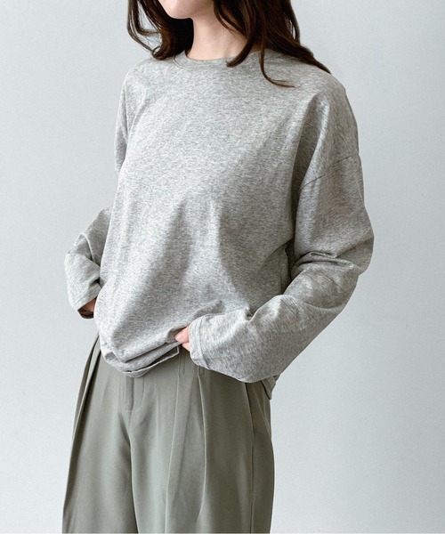 on:nue（オンニュ）の「【on:nue】[着用動画あり！/選べる6色展開] ラウンドネックロングスリーブTシャツ（Tシャツ/カットソー・レディース・アイボリー/ネイビー/ホワイト/グレー/カーキ/ブラック・FREE）」の4枚目の写真