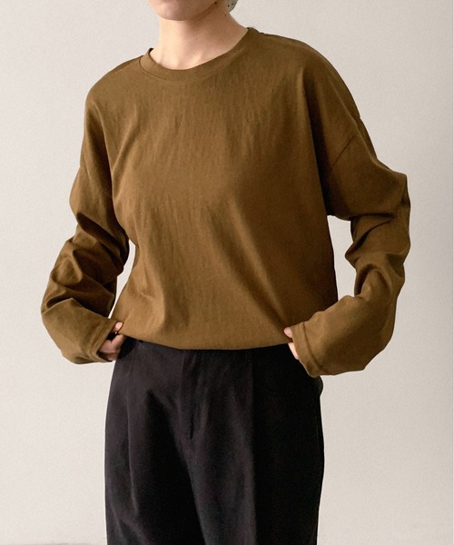 on:nue（オンニュ）の「【on:nue】[着用動画あり！/選べる6色展開] ラウンドネックロングスリーブTシャツ（Tシャツ/カットソー・レディース・アイボリー/ネイビー/ホワイト/グレー/カーキ/ブラック・FREE）」の5枚目の写真