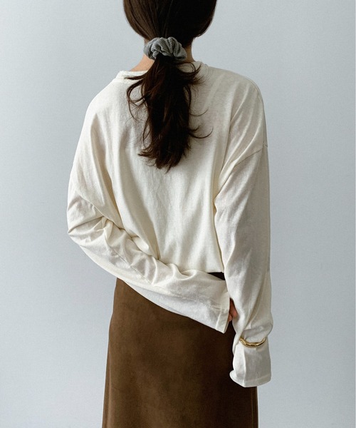 on:nue（オンニュ）の「【on:nue】[着用動画あり！/選べる6色展開] ラウンドネックロングスリーブTシャツ（Tシャツ/カットソー・レディース・アイボリー/ネイビー/ホワイト/グレー/カーキ/ブラック・FREE）」の20枚目の写真