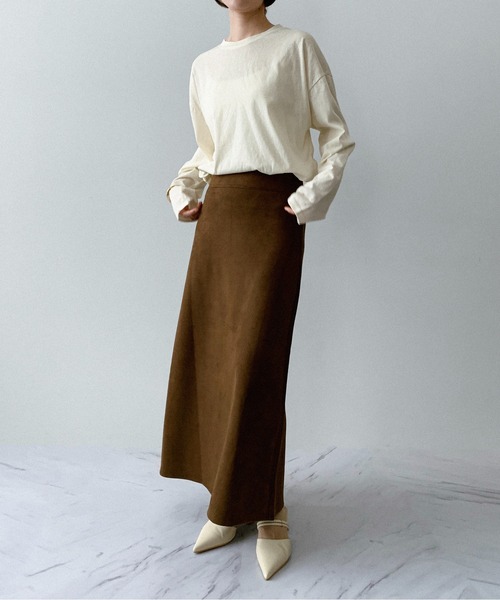 on:nue（オンニュ）の「【on:nue】[着用動画あり！/選べる6色展開] ラウンドネックロングスリーブTシャツ（Tシャツ/カットソー・レディース・アイボリー/ネイビー/ホワイト/グレー/カーキ/ブラック・FREE）」の21枚目の写真