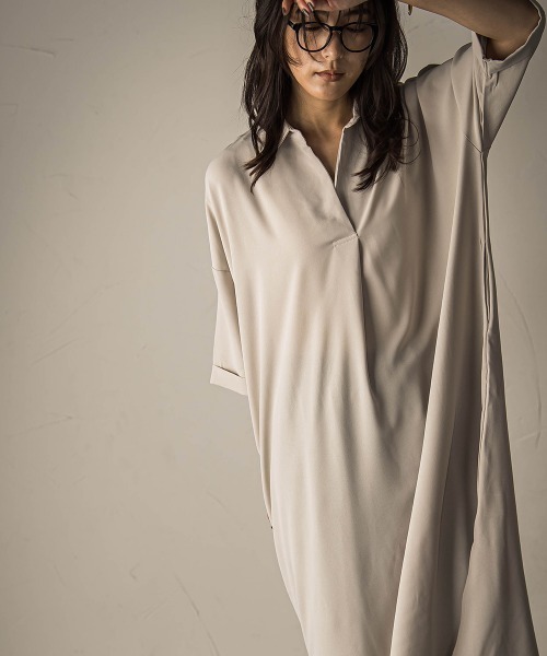 MAYSON GREY（メイソングレイ）の「【WEB限定】スキッパーチュニックワンピース≪洗濯機で洗える≫（ワンピース・レディース・ベージュ/チャコールグレー/ブラック・M）」の6枚目の写真