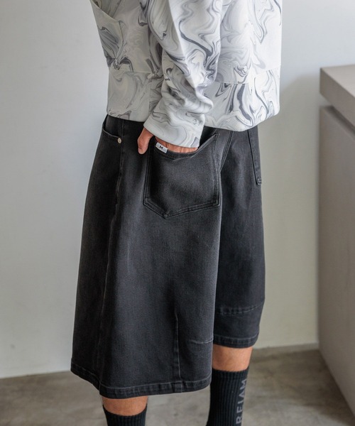 HEREIAM（ヘレイアム）の「【HEREIAM】ユニセックスサイズバリエ/Flexデニムクロップドショーツ（デニムパンツ・レディース・ブラック/インディゴブルー・S-M/M-L）」の4枚目の写真