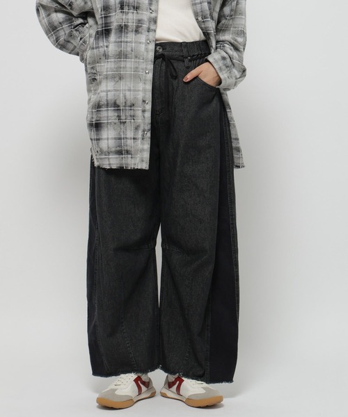 niko and...(ニコアンド)の「【一部店舗限定カラーあり】リメイク風コンビバレルパンツ(デニムパンツ・レディース・ブラック/アクア/ライトグレー/インディゴブルー/ライトブルー・MEDIUM/LARGE)」の6枚目の写真