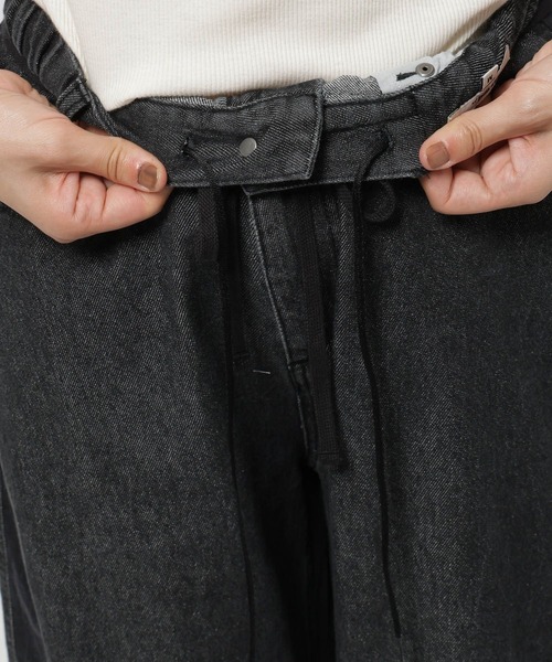 niko and...(ニコアンド)の「【一部店舗限定カラーあり】リメイク風コンビバレルパンツ(デニムパンツ・レディース・ブラック/アクア/ライトグレー/インディゴブルー/ライトブルー・MEDIUM/LARGE)」の19枚目の写真