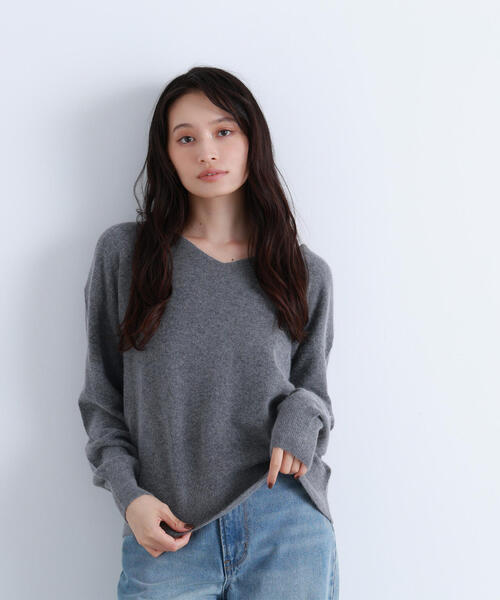 NATURAL BEAUTY BASIC(ナチュラルビューティーベーシック)の「◇FOX混ジェントリーシリーズ Vネックニット(ニット/セーター・レディース・オフホワイト/ダークブルー/ラベンダー/チャコールグレー・FREE)」の3枚目の写真