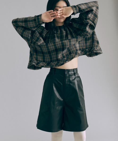 EN NEUME（エンノイム）の「Faux Leather Half Pants（その他パンツ・レディース・アイボリー/ブラック・FREE）」の2枚目の写真