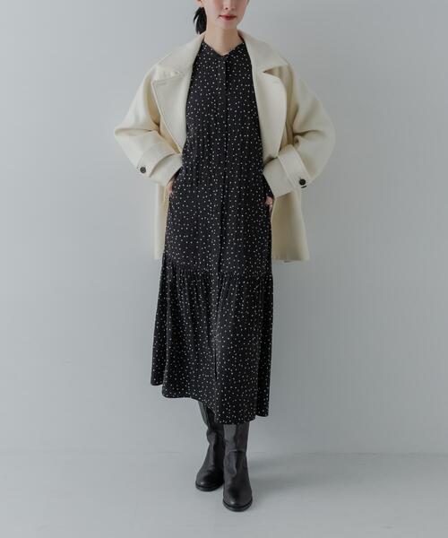 URBAN RESEARCH（アーバンリサーチ）の「ギャザーティアードワンピース（ワンピース・レディース・ブラック/チャコールグレー・FREE）」の22枚目の写真