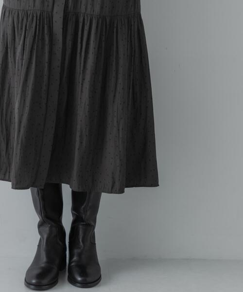 URBAN RESEARCH（アーバンリサーチ）の「ギャザーティアードワンピース（ワンピース・レディース・ブラック/チャコールグレー・FREE）」の8枚目の写真
