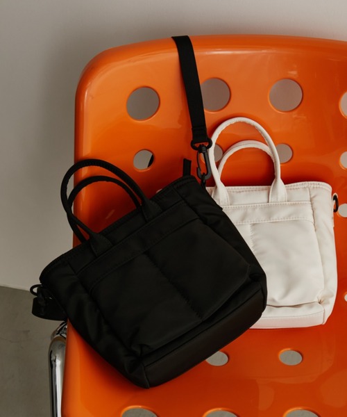 Auntie Rosa Holiday（アンティローザホリデー）の「ミニヘルメットバッグ / ショルダーバッグ（ハンドバッグ・レディース・ブラック/アイボリー・FREE）」の11枚目の写真