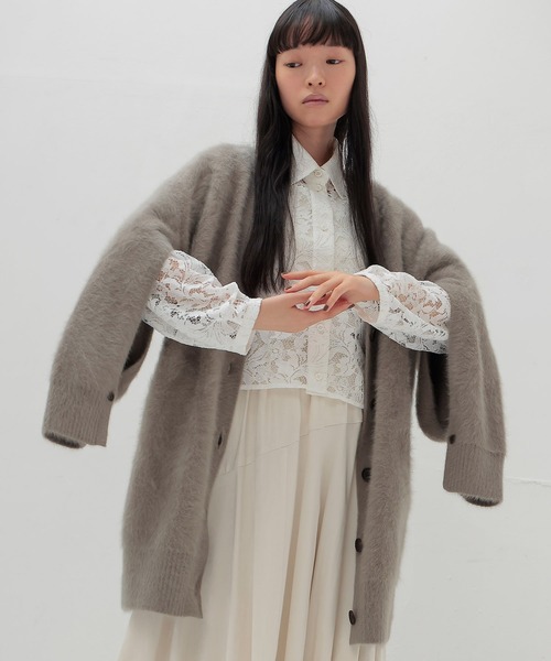 DRESSLAVE（ドレスレイブ）の「fox cashmere slit sleeve cardigan(フォックスカシミヤスリットスリーブカーディガン)（カーディガン/ボレロ・レディース・グレー/カーキ・38）」の2枚目の写真