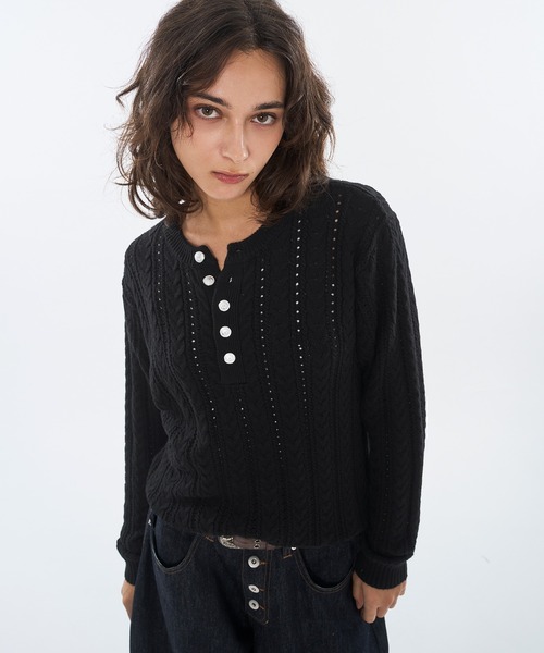 SILVER BUTTON CABLE HENRY NECK KNIT LONG SLEEVE / シルバー