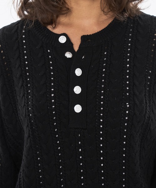 WISH FOR EVER(ウィッシュフォーエバー)の「SILVER BUTTON CABLE HENRY NECK KNIT LONG SLEEVE / シルバーボタンケーブヘンリーネックニットロングスリーブ(ニット/セーター・メンズ・チャコールグレー/ブラック/ネイビー・SMALL/MEDIUM/LARGE)」の4枚目の写真