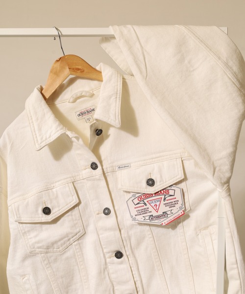 GUESS JEANS(ゲスジーンズ)の「GUESS JEANS GJ OVERSIZE TRUCKER JACKET ゲス オーバーサイズ デニムトラッカージャケット(デニムジャケット・レディース・ホワイト/パープル・XS/S/M)」の2枚目の写真