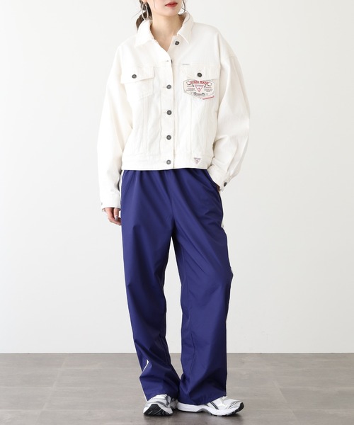 GUESS JEANS(ゲスジーンズ)の「GUESS JEANS GJ OVERSIZE TRUCKER JACKET ゲス オーバーサイズ デニムトラッカージャケット(デニムジャケット・レディース・ホワイト/パープル・XS/S/M)」の20枚目の写真