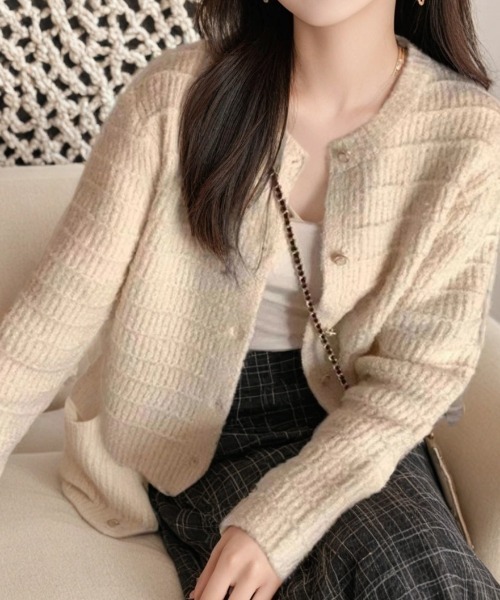 cammie(キャミー)の「パールボタンふわふわニットカーディガン(カーディガン/ボレロ・レディース・ベージュ/グリーン/ピンク/ホワイト・F)」の8枚目の写真