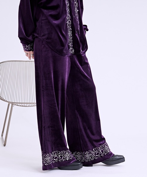 Ellno Loset(エルノロゼット)の「ベロア刺繍フレアパンツ(スラックス・メンズ・ブラック/パープル・X-SMALL/SMALL/MEDIUM/LARGE)」の3枚目の写真
