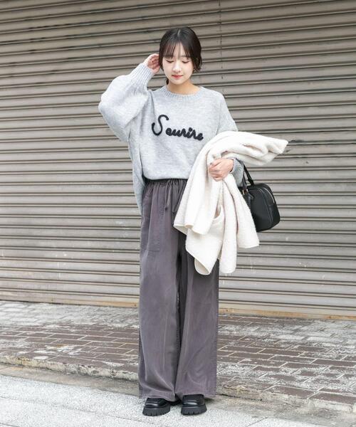 ITEMS URBANRESEARCH(アイテムズ アーバンリサーチ)の「クルーネックロゴニットプルオーバー(ニット/セーター・レディース・ネイビー/イエロー/ライトグレー・FREE)」の8枚目の写真