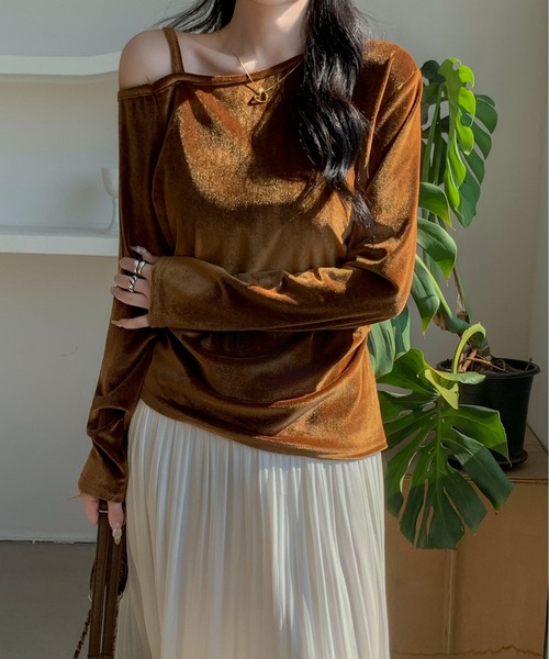 Maison Calme（メゾンカルム）の「アシンメトリーワンショルベロアギャザー長袖トップス　【トレンド】　結婚式　セレモニー（Tシャツ/カットソー・レディース・ブラック/ブラウン・F）」の21枚目の写真