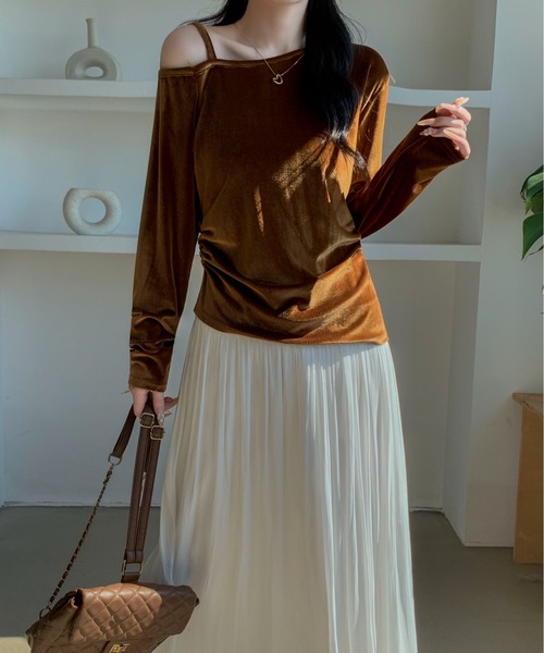 Maison Calme（メゾンカルム）の「アシンメトリーワンショルベロアギャザー長袖トップス　【トレンド】　結婚式　セレモニー（Tシャツ/カットソー・レディース・ブラック/ブラウン・F）」の18枚目の写真