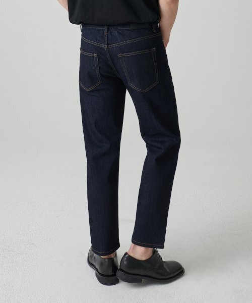 MUSINSA STANDARD（ムシンサスタンダード）の「KIPAS スリムクロップデニムパンツ [ディープインディゴ]（デニムパンツ・メンズ・その他・38/34/28/29/32/30/31/33/26/27）」の2枚目の写真
