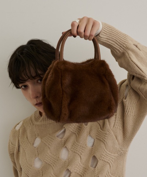 ファー素材のベージュハンドバッグ 1.jpg
