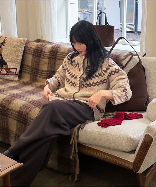 SIYAZU（シヤジュ）の「SIKN2166 ノルディックジャカードニットカーディガン_Beige（カーディガン/ボレロ・レディース・Beige・ONE）」の4枚目の写真
