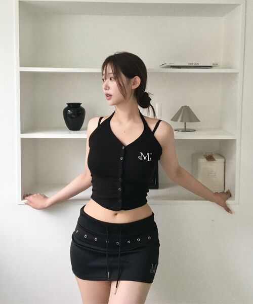 MUCENT（ムセント）の「メラホルターネッククロップスリーブレスナシ（4カラー）（Tシャツ/カットソー・レディース・ホワイト/ブラック/グレー/チャコール・FREE）」の7枚目の写真