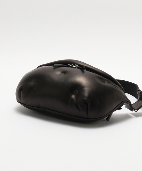 EDIFICE（エディフィス）の「MAISON MARGIELA (メゾン マルジェラ) GLAM SLAM BELT BAG（クラッチバッグ・メンズ・ブラック・FREE）」の4枚目の写真