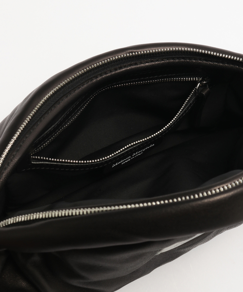 EDIFICE（エディフィス）の「MAISON MARGIELA (メゾン マルジェラ) GLAM SLAM BELT BAG（クラッチバッグ・メンズ・ブラック・FREE）」の6枚目の写真