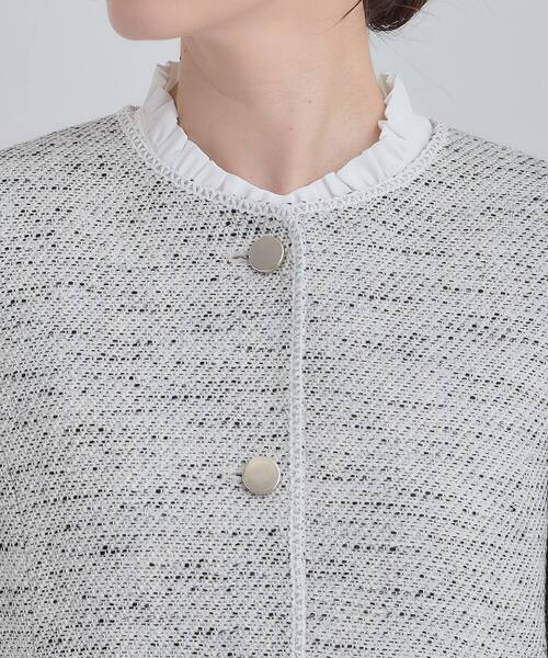 SHOO・LA・RUE（シューラルー）の「【S-3L】柔らかく軽い ライトツイードジャケット（ノーカラージャケット・レディース・ホワイト系6/アイボリー系3/ネイビー系3・01/02/03/04/05）」の13枚目の写真