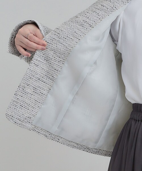 SHOO・LA・RUE（シューラルー）の「【S-3L】柔らかく軽い ライトツイードジャケット（ノーカラージャケット・レディース・ホワイト系6/アイボリー系3/ネイビー系3・01/02/03/04/05）」の8枚目の写真