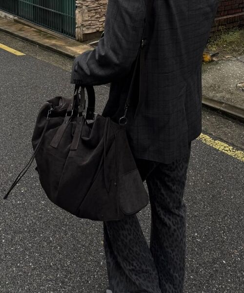 IDWS(アイドンワナセル)の「Mega Coil Boston Bag Brown(ボストンバッグ・レディース・その他・OS)」の2枚目の写真