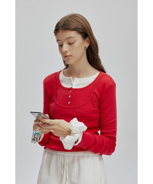 AFTERHOURS(アフターアワーズ)の「HENRY NECK LAYERED LONG SLEEVE TOP (RED)(Tシャツ/カットソー・レディース・レッド・FREE)」の2枚目の写真