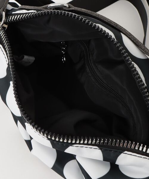 crossi(クロッシー)の「コインドット柄2WAYショルダーバッグ(ショルダーバッグ・レディース・ブラック/ホワイト/ブルー・FREE/F)」の21枚目の写真