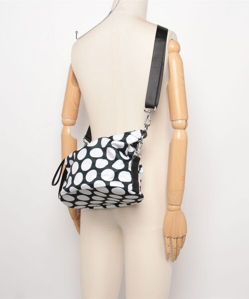 crossi(クロッシー)の「コインドット柄2WAYショルダーバッグ(ショルダーバッグ・レディース・ブラック/ホワイト/ブルー・FREE/F)」の22枚目の写真