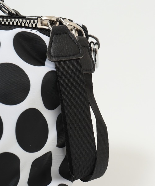 crossi(クロッシー)の「コインドット柄2WAYショルダーバッグ(ショルダーバッグ・レディース・ブラック/ホワイト/ブルー・FREE/F)」の5枚目の写真