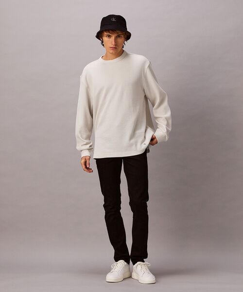 Calvin Klein(カルバン・クライン)の「【ユニセックス】長袖Tシャツ - ロゴパッチロングスリーブワッフルTシャツ(Tシャツ/カットソー・メンズ・ブラック/グレー/ベージュ・L/XL/M/S)」の5枚目の写真