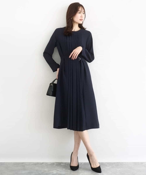 MK MICHEL KLEIN（エムケーミッシェルクラン）の「サテンジョーゼット プリーツワンピース/洗える（ワンピース・レディース・ライトグレー/ネイビー/ブラック・38）」の5枚目の写真