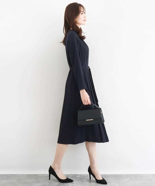 MK MICHEL KLEIN（エムケーミッシェルクラン）の「サテンジョーゼット プリーツワンピース/洗える（ワンピース・レディース・ライトグレー/ネイビー/ブラック・38）」の6枚目の写真