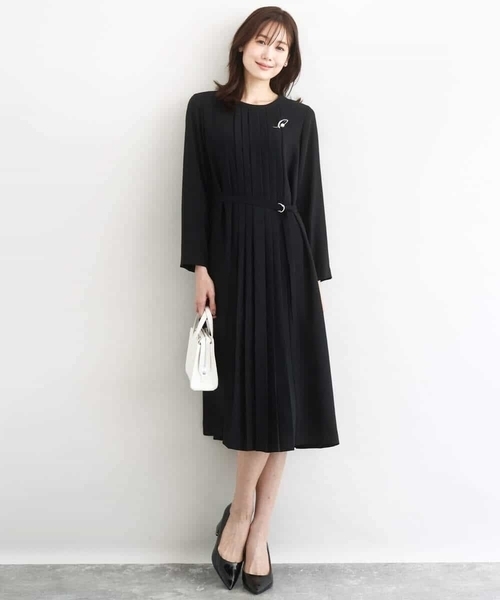 MK MICHEL KLEIN（エムケーミッシェルクラン）の「サテンジョーゼット プリーツワンピース/洗える（ワンピース・レディース・ライトグレー/ネイビー/ブラック・38）」の7枚目の写真