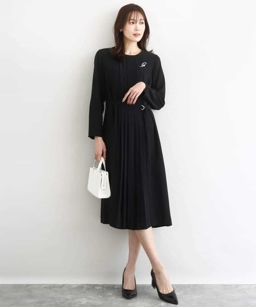 MK MICHEL KLEIN（エムケーミッシェルクラン）の「サテンジョーゼット プリーツワンピース/洗える（ワンピース・レディース・ライトグレー/ネイビー/ブラック・38）」の8枚目の写真