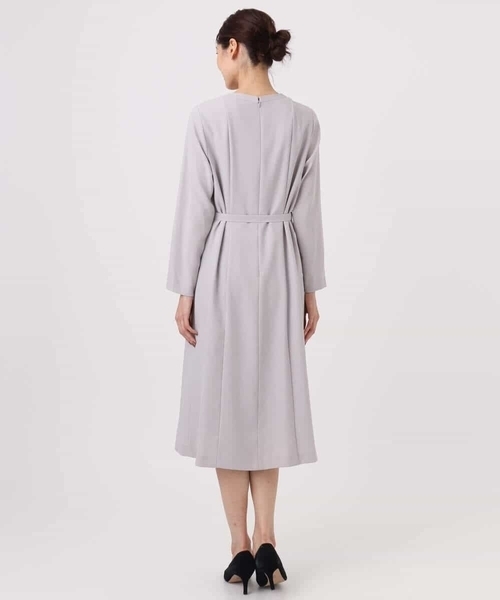 MK MICHEL KLEIN（エムケーミッシェルクラン）の「サテンジョーゼット プリーツワンピース/洗える（ワンピース・レディース・ライトグレー/ネイビー/ブラック・38）」の22枚目の写真