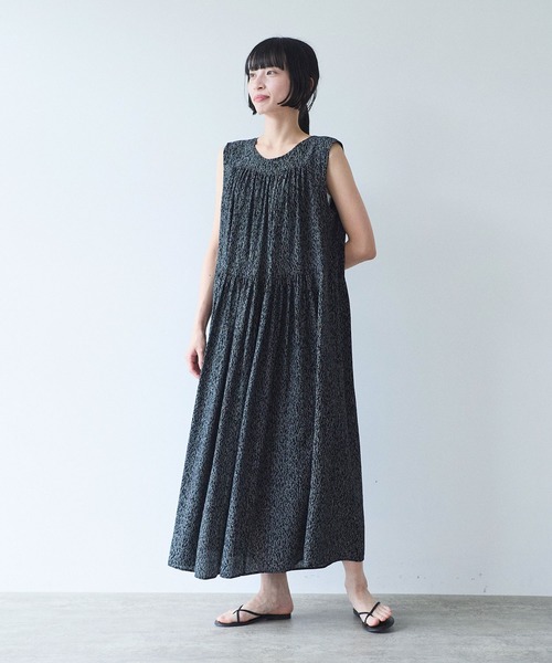 yuni(ユニ )の「Rayon/Cupra/cotton print tiered no sleeves ワンピース(ワンピース・レディース・ブラック系その他2・FREE)」の5枚目の写真