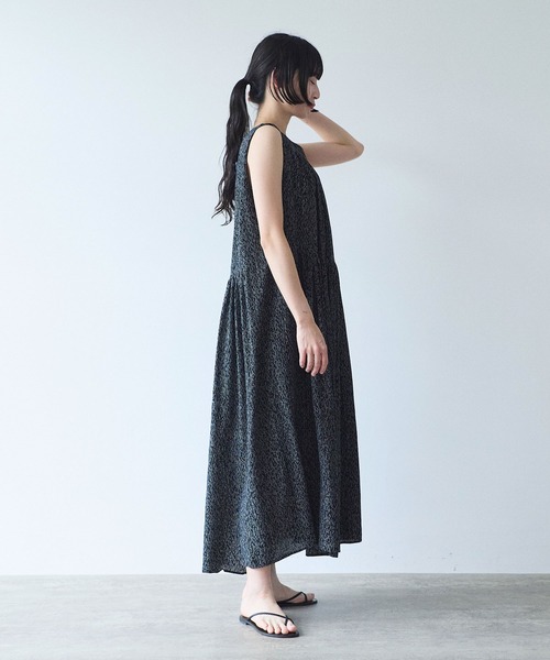yuni(ユニ )の「Rayon/Cupra/cotton print tiered no sleeves ワンピース(ワンピース・レディース・ブラック系その他2・FREE)」の6枚目の写真