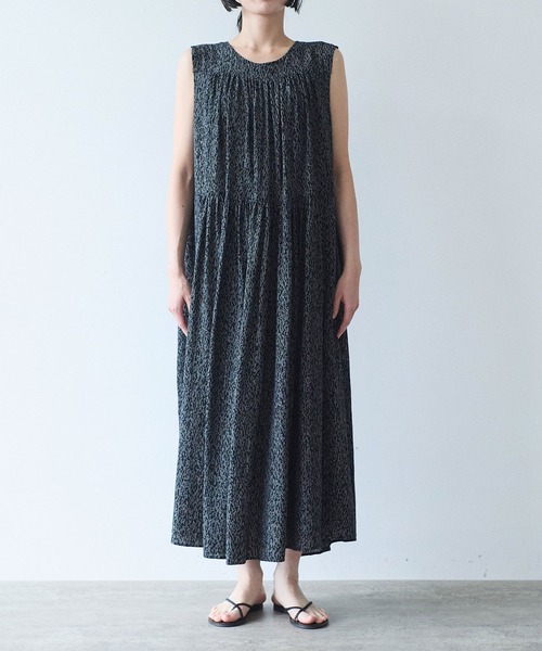 yuni(ユニ )の「Rayon/Cupra/cotton print tiered no sleeves ワンピース(ワンピース・レディース・ブラック系その他2・FREE)」の8枚目の写真