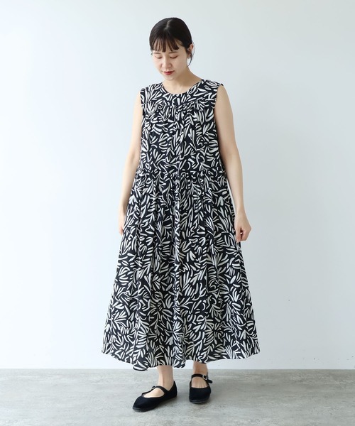 yuni（ユニ　）の「Rayon/Cupra/cotton print tiered  no sleeves ワンピース（ワンピース・レディース・ブラック系その他2/ブラック系その他/ブラック系その他3・FREE）」の22枚目の写真